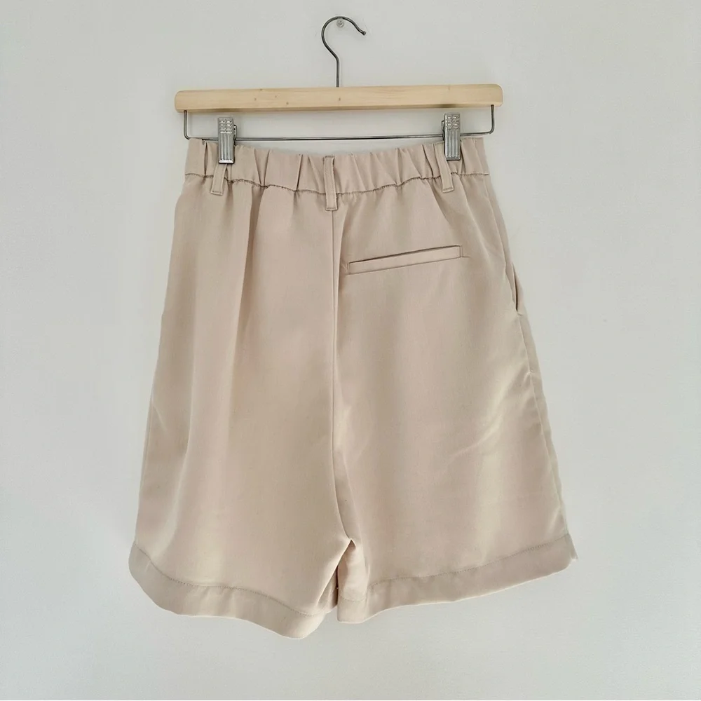 NWT H&M beige dress shorts - Picture 3 of 5